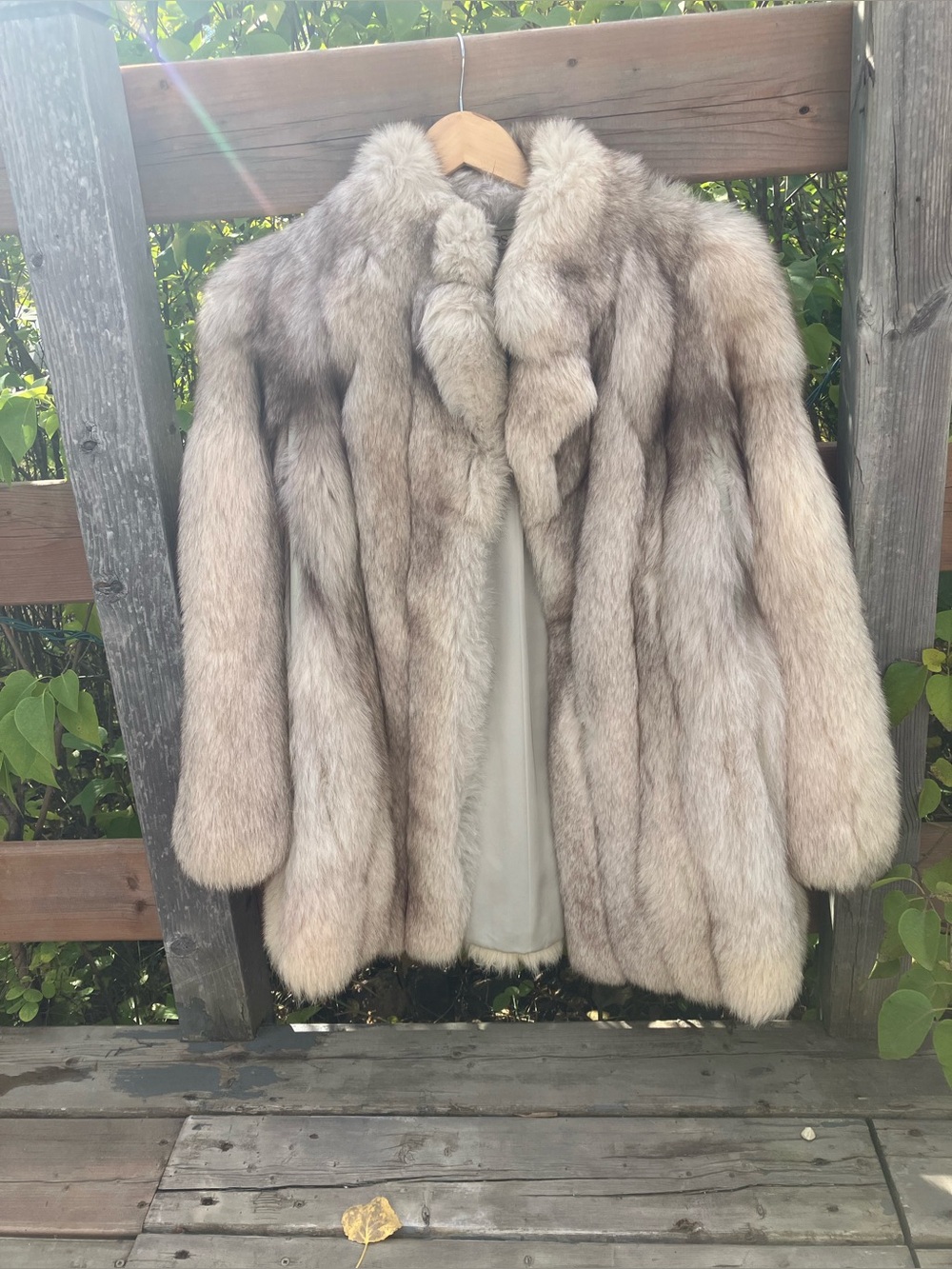 Vintage Women's silver Fox Fur Coat - Neutral
